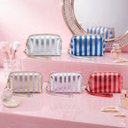 Cosmetiquera con detalles rayados