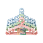 Paquete de 5 perchas plásticas infantiles